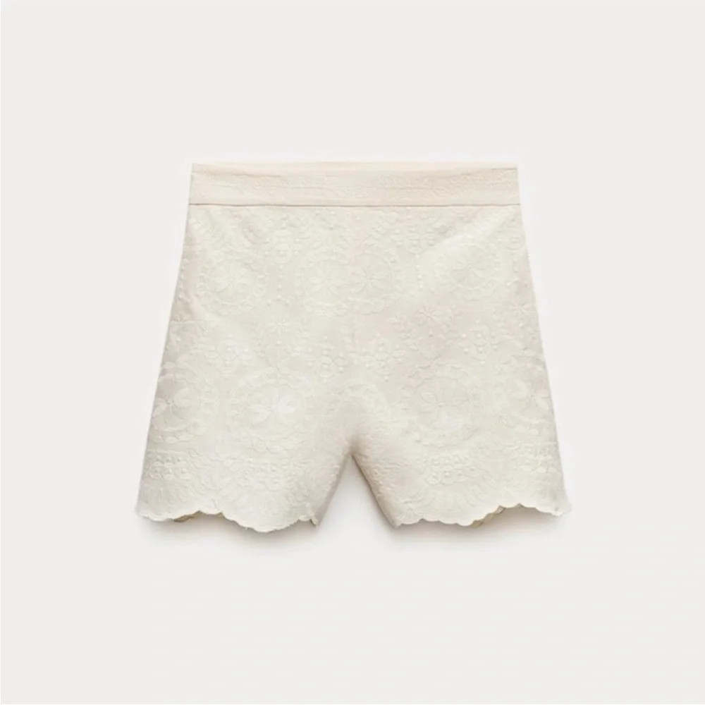 NWT Zara White Embroidered Shorts - Picture 1 of 7